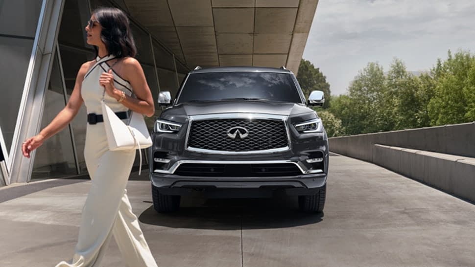 2024 INFINITI QX80 SUV grille and LED headlight