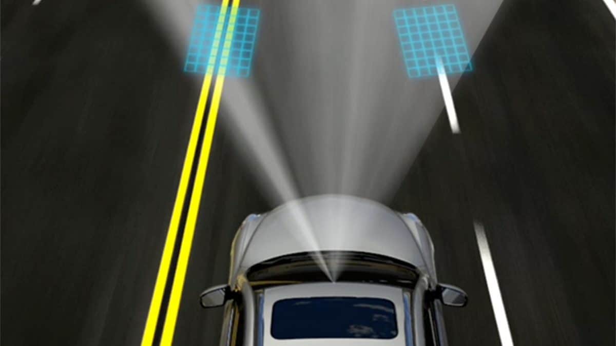 An illustration of INFINITI's innovative Lane Departure Prevention Technology