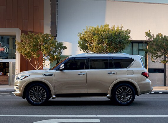 Side view of the INFINITI QX80 Suv