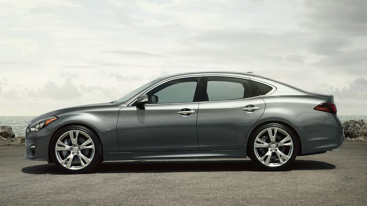 Exterior Driver Side Profile Of 2019 INFINITI Q70 Luxury Sedan Highlighting Vehicle&#39;s Length Shown In Graphite Shadow Color